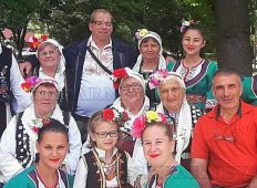 Самодейци доказаха, че ценят фолклорното изкуство