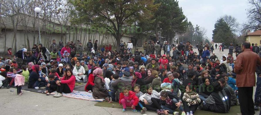 Бежанците пак протестираха, започна подборката на персонал на лагера