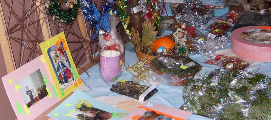 Ученици организираха благотворителен Коледен базар