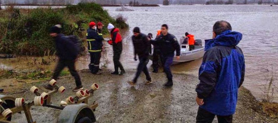 Гръцката полиция спаси 69 емигранти, заклещени на остров