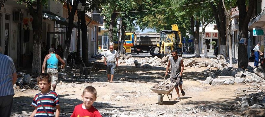 Започна ремонтът на пешеходната зона в Симеоновград