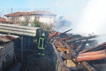 Възрастен мъж пострада, гасейки пожар в къщата си