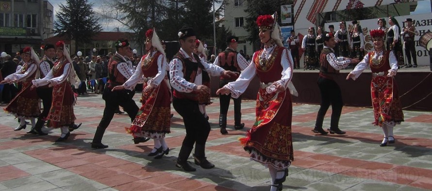 Сливенският ансамбъл гостува на Елхово за Празника на града