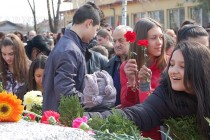 В Харманли руският паметник бе затрупан с цветя на признателност