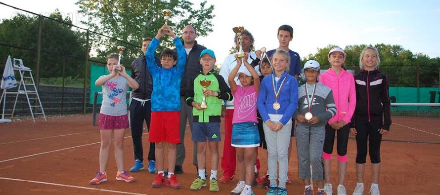 Тенис турнир събра над 40 деца  от страната