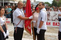 Мажоретки поведоха шествието за  церемонията по предаване на знамената
