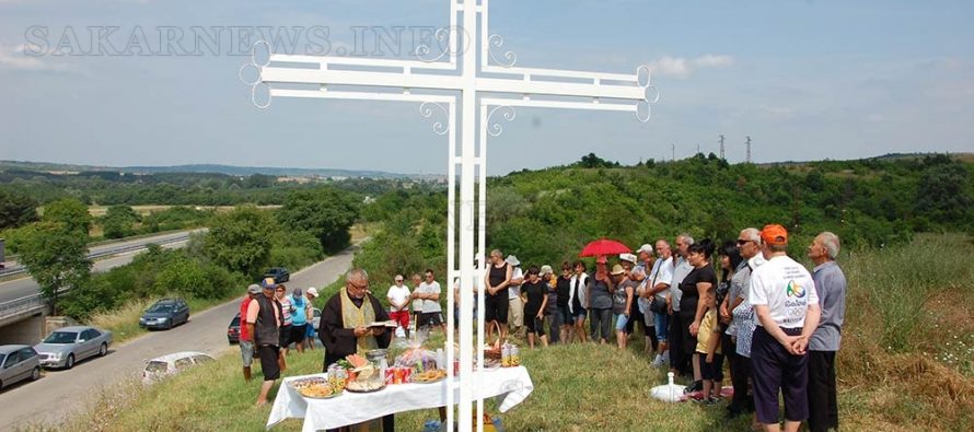 Християнски кръст показва къде е село Рогозиново