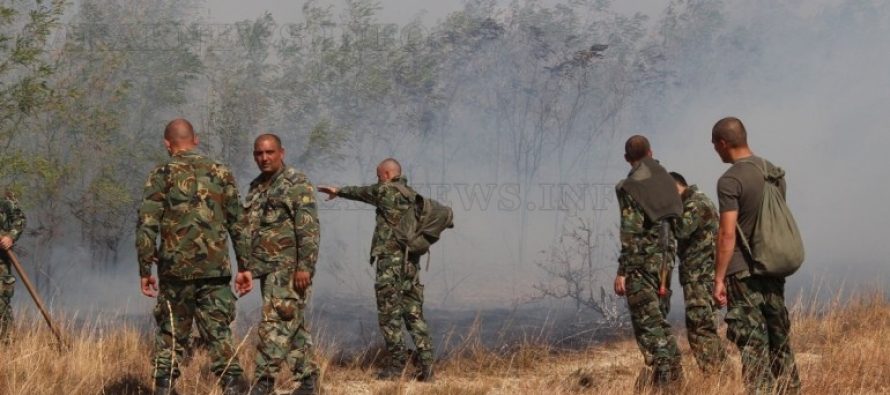 Военнослужещи от рано се включиха в гасенето на пожара край Маджарово