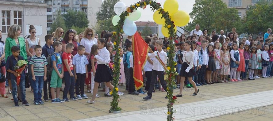 Много цветя, усмивки и настроение на 15 септември в Тополовградско
