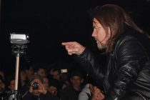 Хиляди пяха с Дъги Уайт на площада в Хасково