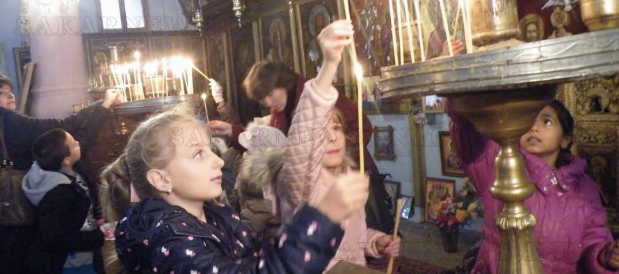 Деца посетиха манастира „Света Троица”