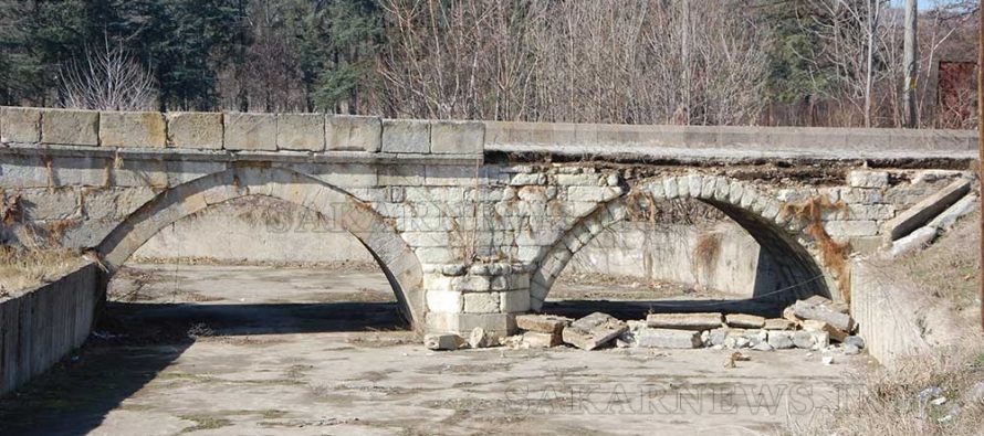 Падна парапет от Гърбавия мост в Харманли