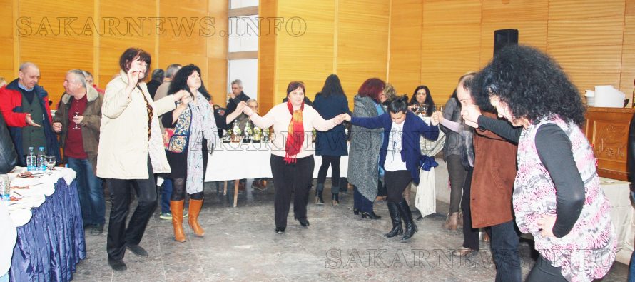 В Симеоновград отново жени направиха най-хубавото вино