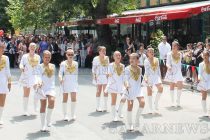 Отличниците на Свиленград водиха празничното шествие