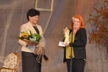 Валентина Радинска получи наградата си от „Изворът на Белоногата“