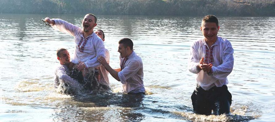 Ученик хвана кръста в Симеоновград