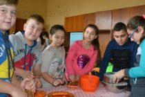 Деца-готвачи приготвиха кекс с моркови по проект