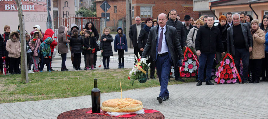 На поклонението в Свиленград  участва и депутатът Никола Динков