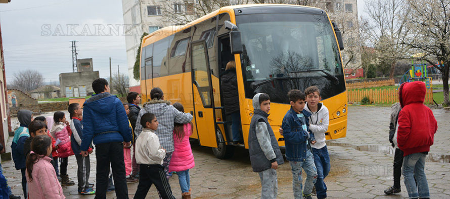 Деца ще се възползват от нов автобус