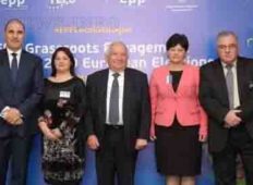 Кметове от ГЕРБ благодариха на лидера на ЕНП в Европа