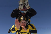 Българка скочи с парашут от 4 500 метра в името на благотворителна кауза