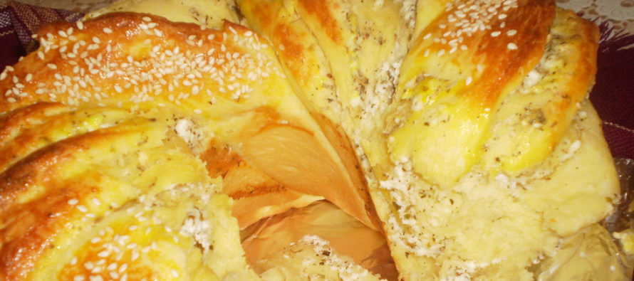 Питка Венец със сирене и билки