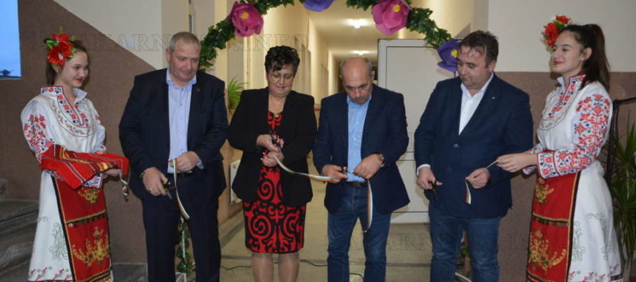 Депутат и кмет откриха ремонтирано крило на гимназията в Любимец
