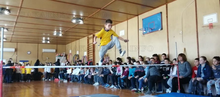 Ученици почетоха  Левски с Лъвски скок