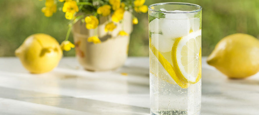 Пийте чаша вода с лимон, ако имате някои от следните проблеми