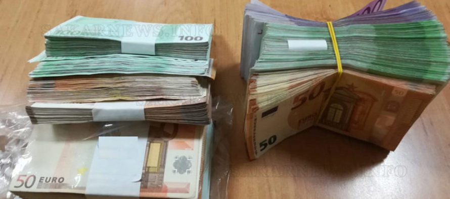 Иззеха € 64 000 от джобове на пътник на границата