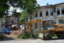 Премахват опасна  сграда в Тополовград
