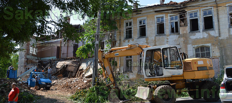 Премахват опасна  сграда в Тополовград