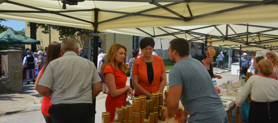 Зам.-министър уважи фолклорен фестивал в село Доситеево