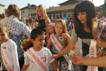 Питка с мед и звънец  приветстваха учениците в НУ „Алеко Константинов“