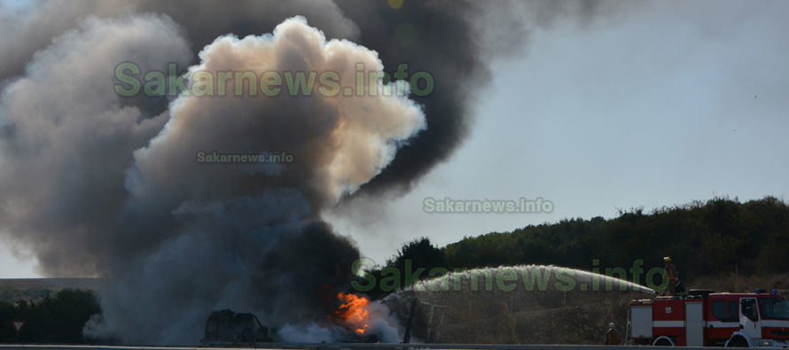 Тир с химикали изгоря на автомагистрала „Марица“