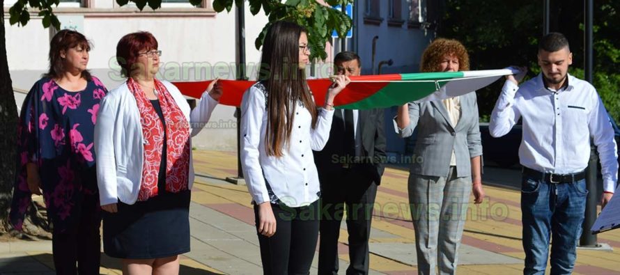 Скромно, но с любов и признателност бе отбелязан 24 май в Тополовград