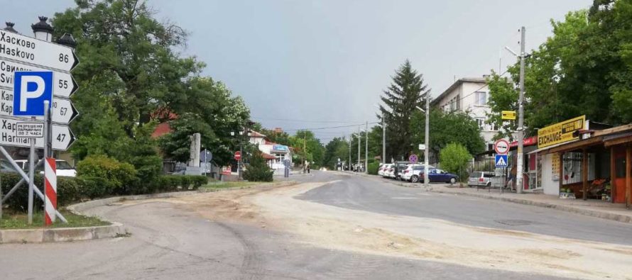 Поток от олио заля улица в Тополовград