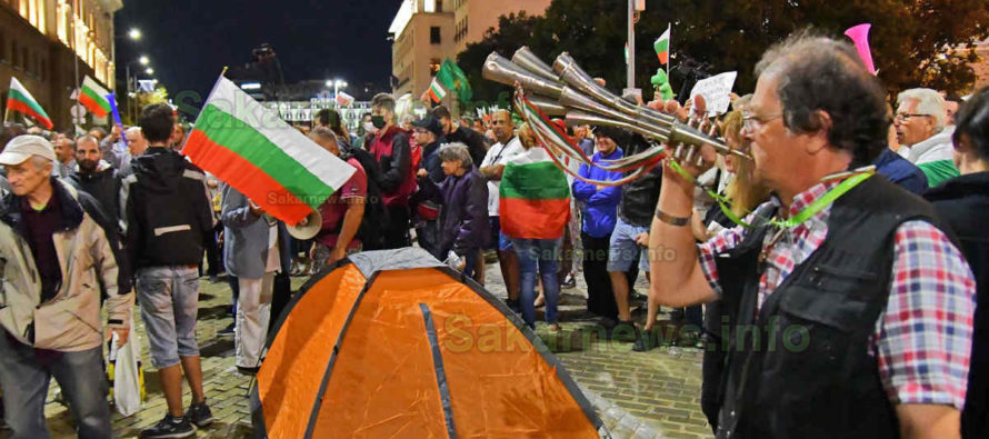 Протест 58 – нов палатков лагер и играчки за полицаите