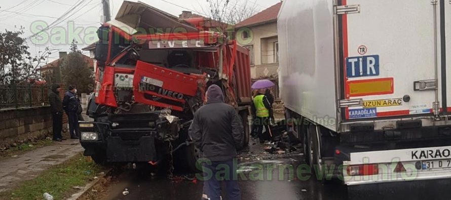 Камиони се сблъскаха на остър завой в Симеоновград