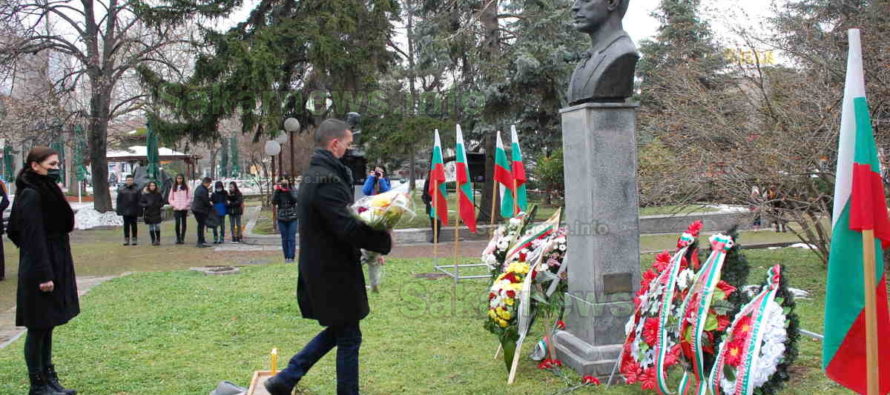 Цветя за Левски от „Републиканци за България“