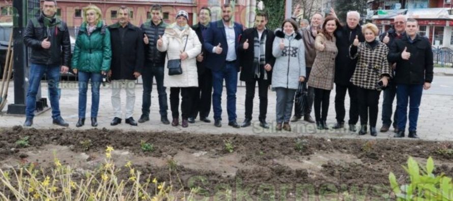 16 храста червени рози засадиха кандидатите за народни представители от БСП за България от 29-и МИР, област Хасково