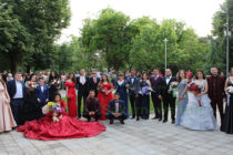 С народни танци и българско знаме, абитуриентите от Випуск 2021 в Любимец поздравиха своите съграждани