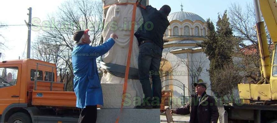 Поставиха паметник на Исус Христос в Тополовград