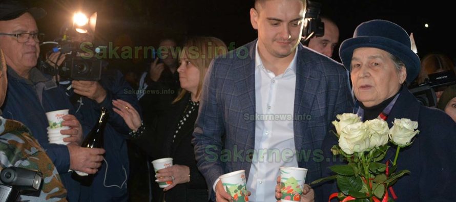 Фойерверки и кашони шампанско за победата на Радев в Славяново