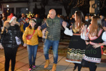 „Пламнаха“ светлините на Коледното дръвче в Тополовград