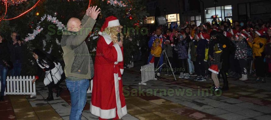 Светна Коледната елха в Тополовград
