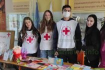 Ученици събраха средства за пострадалите в Украйна от благотворителен базар