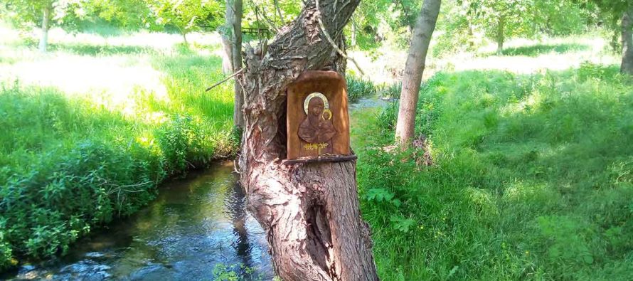 Икона на необичайно място