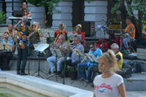 Латино музика звуча в центъра на Димитровград