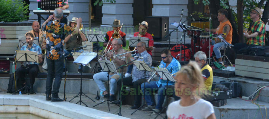 Латино музика звуча в центъра на Димитровград
